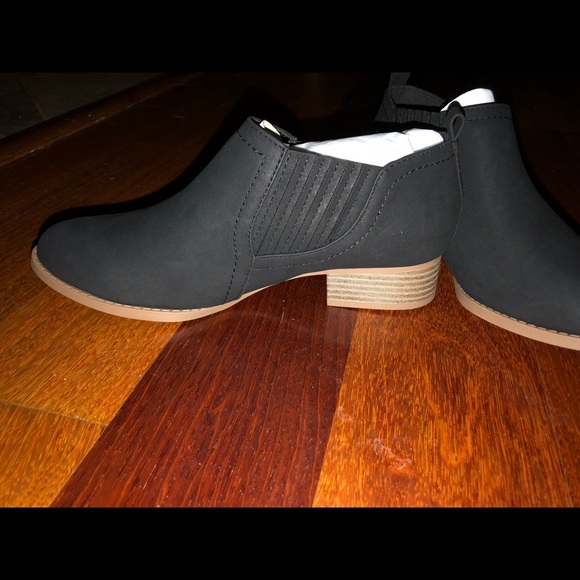 Black booties - Picture 2 of 4